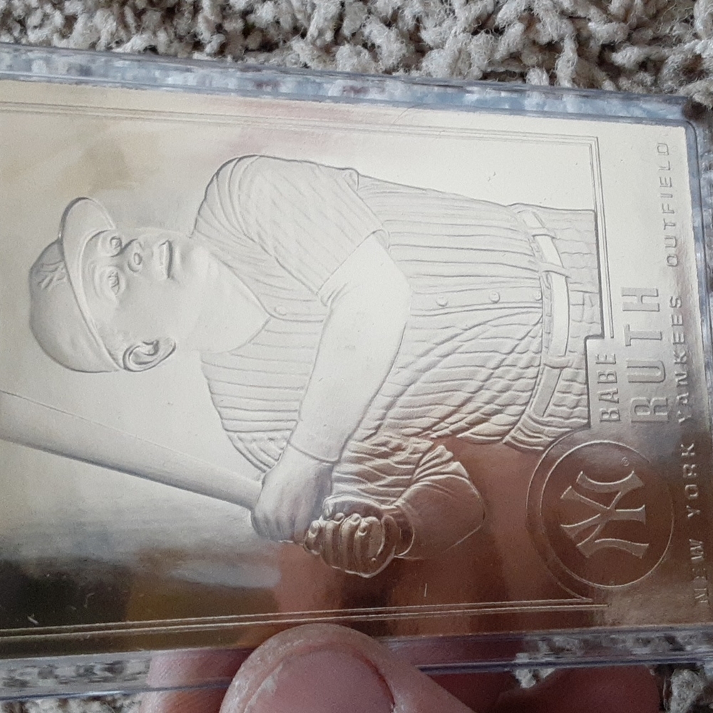 Mint condition 22kt solid gold, Babe Ruth card